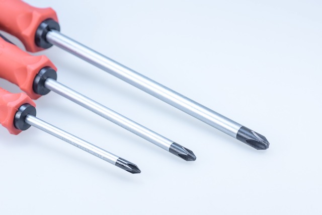 Set of three screwdrivers in the colour red.